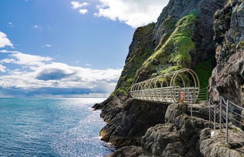 gobbins cliff path day .jpg_1593977441